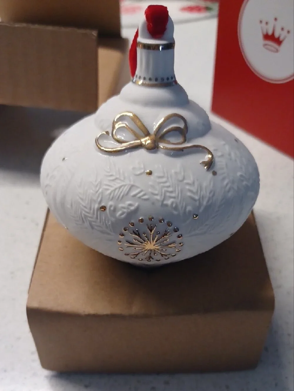 Hallmark Elegant Evergreens Ornament. 1st In The Hoilday Heirloom Series